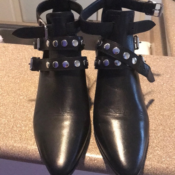 Saint Laurent Booties - Picture 2 of 8